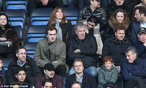 Jeremy clarkson helps made in chelsea's binky felstead change a tyre he's not known for being a mechanical genius, or getting his hands dirty. Jeremy Clarkson Doesn T Look Impressed At Chelsea F C Match Daily Mail Online