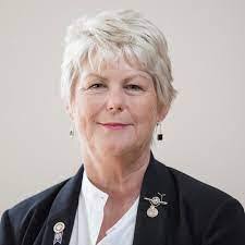 Elsa Carr's Instagram, Twitter & Facebook