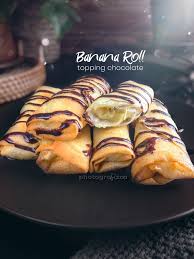 Pisang kepok•kulit lumpia•terigu•glaze•margarin•minyak untuk menggoreng. Resipi Popis Banana Roll Topping Chocolate Banana Roll Food Toppings