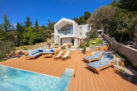 Blind brackets fabric shades blind repair handiwork window decor wooden slats faux wood pink venetian blinds. Villa Del Mar Superior Apartment Apartments For Rent In Mali Losinj Primorsko Goranska Zupanija Croatia