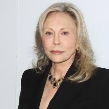 Filmicoon Faye Dunaway wordt tachtig, maar zit nog vol divastreken: “Ze  mishandelde haar kleedster en schold haar assistent uit voor homootje”