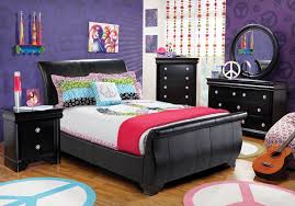 When brainstorming teen / tween bedroom ideas, the main thing to keep in mind is the fact their bedroom can be an manifestation of who they are. Tween Rooms Ideas Decor And Designs For Bedrooms