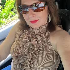 6 years ago, we lost a a great Falcon. A superior athlete, exceptional  student, friend to so many, mother and wife. Robin Lowe, Class of 1986