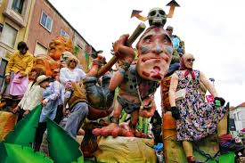 O carnaval de torres vedras é um acontecimento enraizado na identidade cultural e social desta cidade. Oturismo Pt Carnaval De Torres Com Seis Dias De Muita Folia