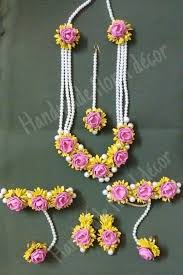 Floral Jewellery Created By Handmade Floral Decor Www Facebook Com Handmadefloraldecor Floral Jewellery Fresh Flower Jewelry Wedding Flower Jewelry