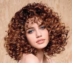 Ecco le tendenze tagli capelli ricci 2020 dettate dai parrucchieri famosi e i look delle star a cui ispirarsi! Tagli Capelli Ricci Primavera Estate2015 Foto 25 Di 29 10elol