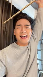 NAKAPAG-MAUI WOWIE NA BA ANG LAHAT? ✊🏼 Hindi nagpahuli sa "Maui Wowie:  Darren Espanto" trend ang ilan sa mga celebrities kabilang na ang American  YouTuber na si James Charles, Kapamilya stars Anne