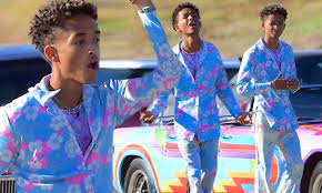 Iggy azalea's heart is filled with love for her nba player beau nick young, and the rapper is not ashamed to declare it publicly. Jaden Smith Looks Like A Technicolor Delight As He Shoots Groovy Music Video Daily Mail Online