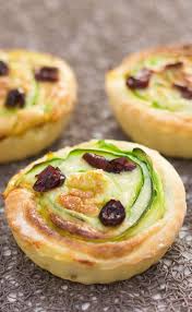 Recette Tartelettes Courgettes Roquefort Et Cranberries 750g Recette Mini Tarte Nourriture Delicieuse Tartelettes Salees