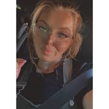 Leanna Cross's Instagram, Twitter & Facebook