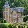 Beginning with classicism, regency architecture, italianate style that gained influence in 1820 and 1850s and gothic revival style that was predominant in 1880s. 1
