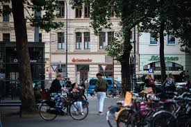 Benutzen sie den tab 'öffnungszeiten', um die öffnungszeiten, verkaufsoffenen abende und verkaufsoffenen sonntage dieser filiale abzurufen. Banken Filialsterben In Koln Geht Weiter Vor Allem Sudstadt Betroffen Kolnische Rundschau