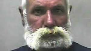 Detenido un hombre por 'enamorarse' de un maniquí