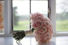 How much does a fresh flower bridal bouquet cost? How Much Do Wedding Bouquets Cost