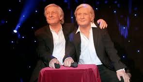 Samedi soir, il a créé la polémique en interprétant son nouveau tube dans les années bonheur. Fin Des Annees Bonheur Pour Patrick Sebastien Apres 23 Ans Sur France 2 L Express L Expansion