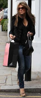 Whatever you're shopping for, we've got it. Liz Hurley Street Style In Faux Fur Vest Skinny Jeans And Pumps Elizabeth Hurley Fashion Celebrity Style