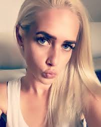 Sarah knappik verhilft ihren fans auf instagram zu einem hervorragenden start in die neue woche. Sarah Knappik Sarahknappik Influencer Wiki