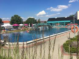 Urlaubsreich Autorin Susann Hat Sich Kids Und Badesachen Geschnappt Und Den Innen Und Aussenbereich Der Lagune Cottbus Aktiv Getestet Urlaub Freibad Cottbus