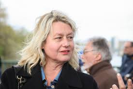 Briser une femme en petits morceaux..." : Luana Belmondo tacle une nouvelle  fois son ex-mari Paul Belmondo après leur rupture