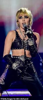 Aquí, la presentación completa de miley cyrus, quien lloró al cantar su éxito 'wrecking ball': Miley Cyrus Slips Into A Variety Of Skin Baring Outfits At New Year S Rockin Eve Daily Mail Online