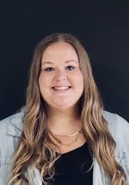 Amanda Bobb's Instagram, Twitter & Facebook