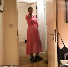 Oct 23, 2020 · the fairy dress the tulle pink dress worn by villanelle in season 1 is nothing short of iconic and has been replicated by high street shops everywhere. Killing Eve S High Fashion Assassin Villanelle Becomes The Ultimate Halloween Costume Of 2018 Daily Mail Online