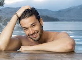 La adaptación cinematográfica de la exitosa telenovela brasileña, sigue el liderazgo de moisés conduciendo al pueblo hebreo desde la esclavitud en egipto hac. Ramses Soltero Y Codiciado Lucio Su Lomazo En Una Paradisiaca Isla Diario Cuarto Poder