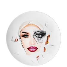 When so impeccably dressed and flawlessly painted, the person underneath. Martin Schoeller Drag Queen 2 Collector S Plate 28 Cm Rosenthal Porcelain Online Shop