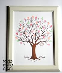 Otros, huyendo de sus guetos, dejaban sus huellas o sus marcas anónimas en los muros urbanos con actitudes despolitizadas e indiferentes al establishment, con la única voluntad de afirmar su identidad y dar testimonio de su existencia en el seno de un sistema que los tenía apartados. Cuadro De Huellas Arbol Hatillo Todoinvitacion Invitaciones Y Detalles Diferentes