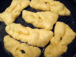 Minciunele, cirighele, pancove, scoruse, surcele, pampuste etc. Minciunele Pufoase Pe BazÄ De Iaurt Aceste Delicii Nu Vor LÄsa Pe Nimeni Indiferent Bucatarul