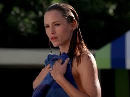 Jennifer garner has signed on to produce and star in family leave, a netflix family comedy inspired by new york times bestselling author amy krouse rosenthal's book bedtime for mommy. Jennifer Garner Recreates Alias Pool Scene In New Instagram Video