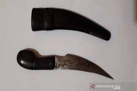 Sebab, malah bisa merusak pisau itu sendiri. Petugas Pos Psbb Meringkus Pria Bawa Senjata Tajam Antara News Kalimantan Selatan