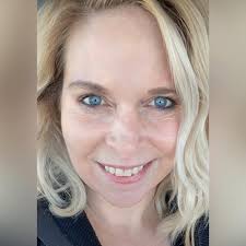 Lynette Chapman's Instagram, Twitter & Facebook