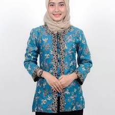 Model baju batik untuk kerja terbaru, wanita kantoran. 10 Koleksi Baju Batik Kerja Wanita Dengan Gaya Modern