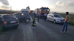 În accident au fost implicate un autoturism înmatriculat în bucurești și un autovehicul înmatriculat în județul harghita, în urma impactului una dintre mașini a luat foc, potrivit unui comunicat al isu covasna. Accident InfiorÄtor In Jud Covasna 7 Victime Intre Care 3 Copii