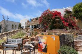 Grab a fresh coconut and sip or grab some kettle corn while you browse through the market filled with fruits, veggies, meats, breads, pastries, sauces, handcrafted chocolate, soaps, flowers, plants, jewelry, clothing and lots of surprises! Things To Do In Solana Beach San Diego S Beach Towns Tanama Tales