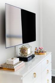 Ceres Ribeiro S Union City Nj Home Tour The Everygirl Tv In Bedroom Apartment Decor Home