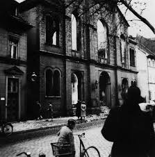 Kurze zusammenfassung der ereignisse am 9. Die Reichskristallnacht Im November 1938 Inszenierte Gewalt Gegen Juden Topf Sohne