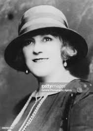 100 Frieda Singer Fotos und hochauflösende Bilder