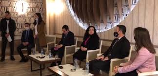 Është vështirë të parashikohet se sa do të rritet vota e përbashkuar e albin kurtit dhe vjosa osmanit përderisa nuk dihet ende se a do të janë në një. Vjosa Osmani Dhe Albin Kurti Ne Perkrahje Te Studenteve Ne Lipjan Gazeta Projekti