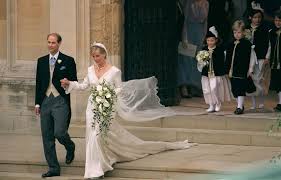 Happy anniversary prince edward and sophie! Prince Edward And Sophie Rhys Jones 1999 Royal Wedding Menus Are Just As Lavish As You Might Think Popsugar Food Photo 7