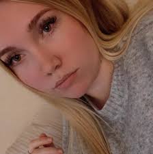 Good morning Can anyone tell me if the car park behind the Methodist and  ridgeway tyres has a parking machine? The one where you drive down into the  doctors road. TIA