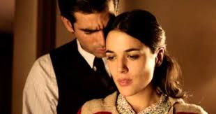 El Lunes Estreno De El Tiempo Entre Costuras Tiempo Entre Costuras Trailer Peliculas Series Espanol