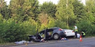 Jun 13, 2021 · судя по фото, автомобиль вошёл ровно в закрытые ворота, но известно, что в этом доме водитель не живёт. V Dtp Na Rivnenshini Zaginula Zhinka She Chetvero Lyudej Travmovani Foto Video Rivnenski Novini