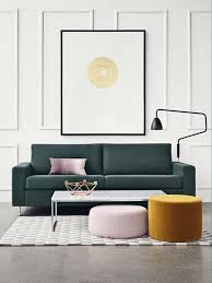 Association de couleurs avec un canapé vert en velours. Inspirations Pour Une Deco En Vert Fonce Joli Place
