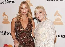 Elle king is currently expecting a baby with fiancé dan tooker. Who Is Elle King S Mother London King And Where Is She From