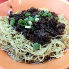 The thin, springy egg noodle is ngau kee's specialty, complimenting their dark sauce concoction in every way. ç‰›è®°ç‰›è‚‰ä¸¸ç²‰ngau Kee Beef Noodles Selangor My Hometown æˆ'æ¥è‡ªé›ªå…°èŽª Facebook