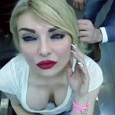 ميريام كلينك تكشف عن صدرها بفيديو جرىء جدا - Vidéo Dailymotion