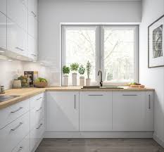 Pilihan model meja dapur aluminium lainya adalah seperti diatas. 10 Inspirasi Desain Interior Minimalis Untuk Dapur Mungil Narasi