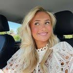Amanda Amundsen's Instagram, Twitter & Facebook